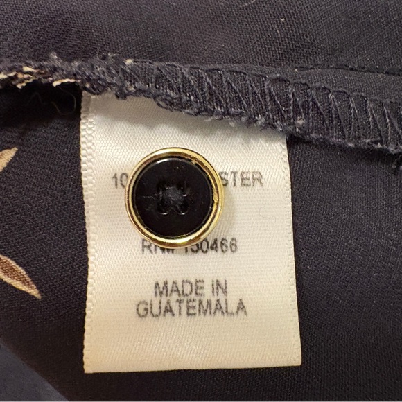 41 Hawthorn Navy Floral Blouse - Picture 5 of 6